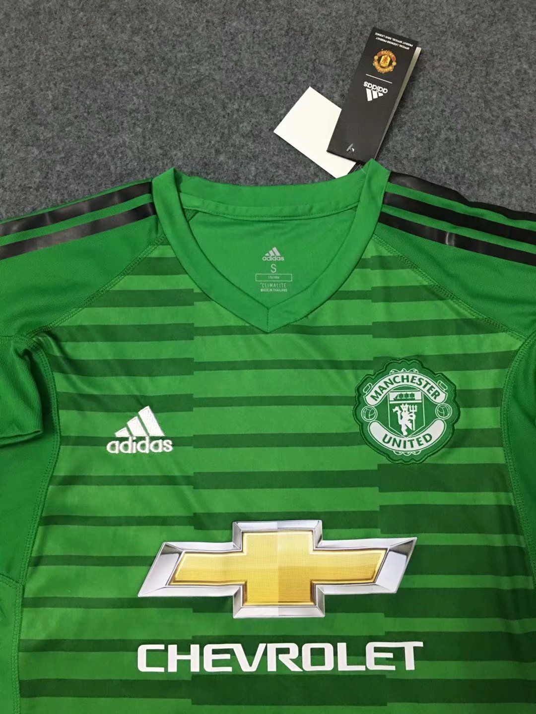 man united yellow goalkeeper kit