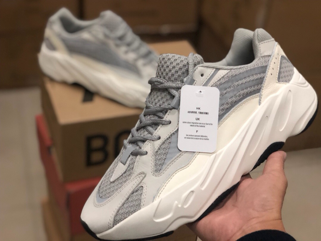 yeezy 700 wave runner static
