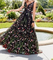 Black Flower Sleeveless Wedding Dress