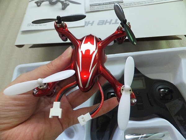 Upgrade Version Hubsan X4 H107C 2.4G 4-axis Quadrocopter RTF with 200W Aerial Camera Video Recording Helicopter