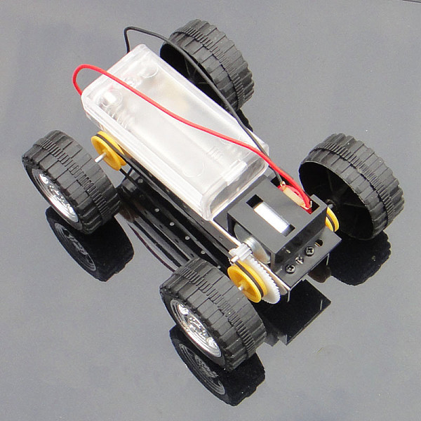 Self assembly DIY Mini Battery Powered Metal Car Model Kit 12*8cm 4WD Smart Robot Car Tank Chassis RC Toy