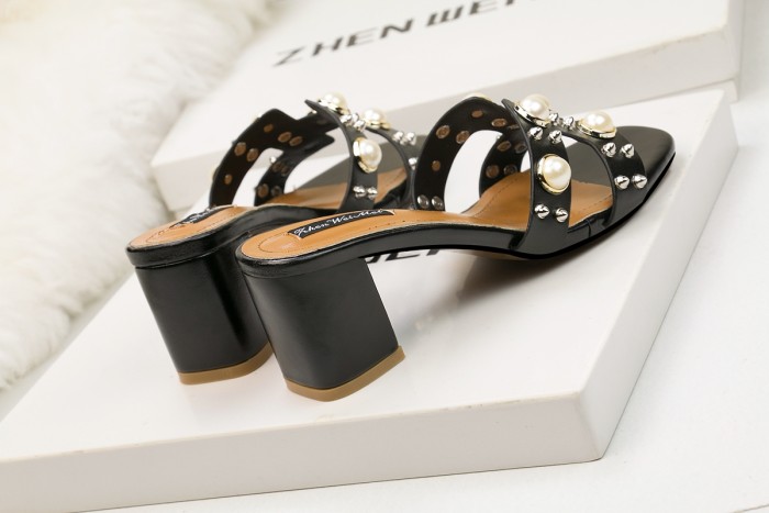 7CM Fashion Thick Pearl Rivets  Pump Heel Mules