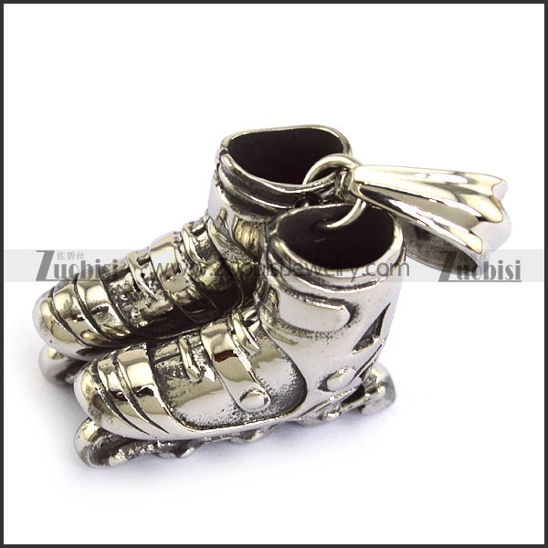 Casting Roller Skates Pendant p004452