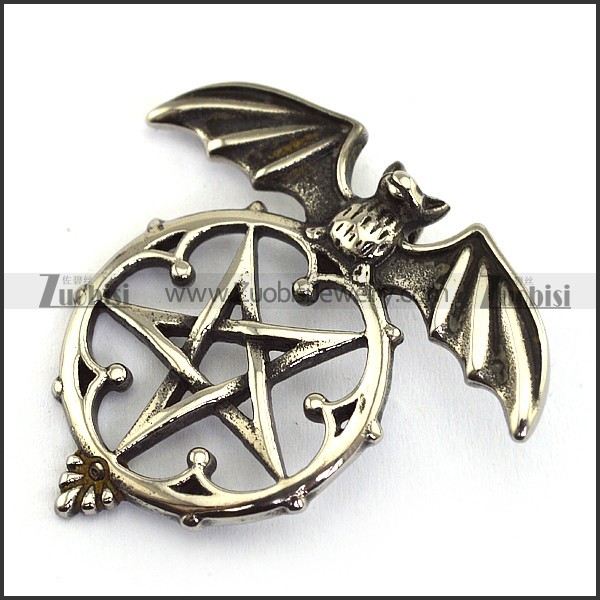 Small Bat Grasping Pentacle Pendant p002502