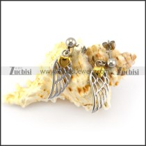 Hollow Casting Wing Earring with a Golden Heart e001360