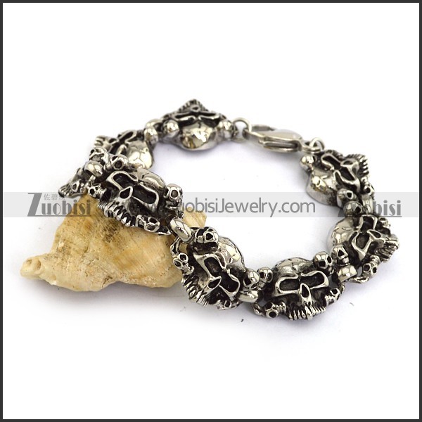 Urgly Skull Charm Bracelet b004527