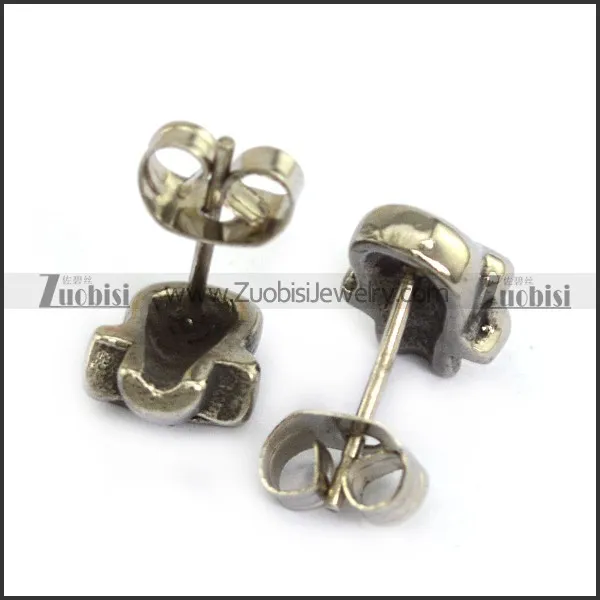 Horrible Skull Earring e001237