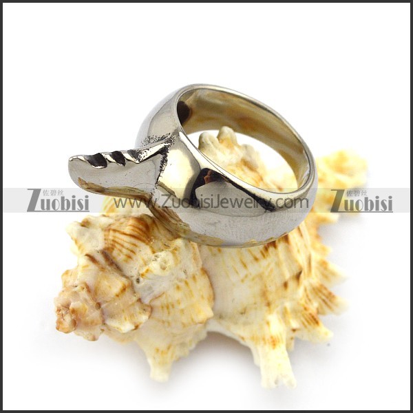 Shiny Shark Fin Ring r004652