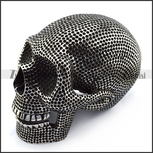 Large Heavy Skull Ornament a000350