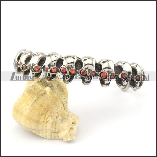 16 small skull heads bangle with clear red zircons b002305