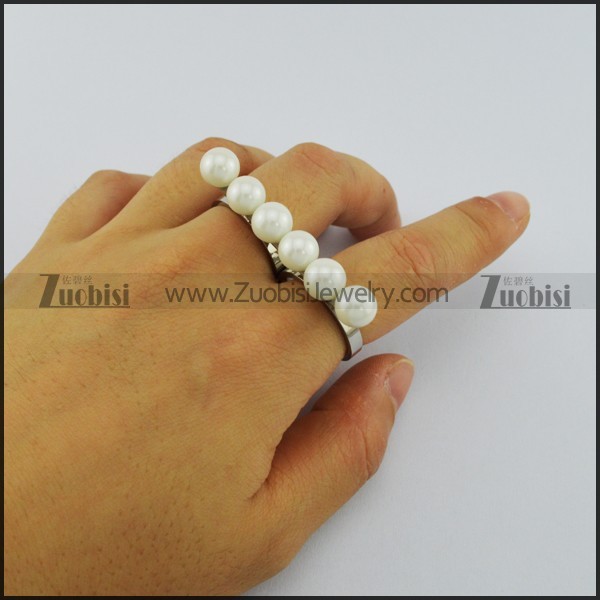 Two Finger Rings with 6 Off-white Plastic Pearls r002984