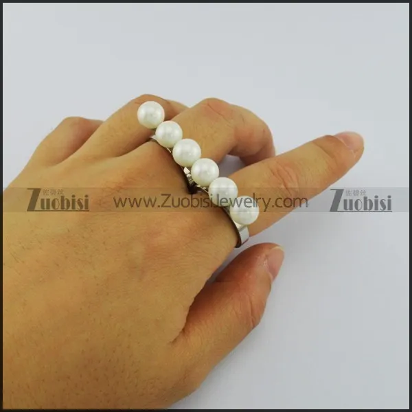 Two Finger Rings with 6 Off-white Plastic Pearls r002984
