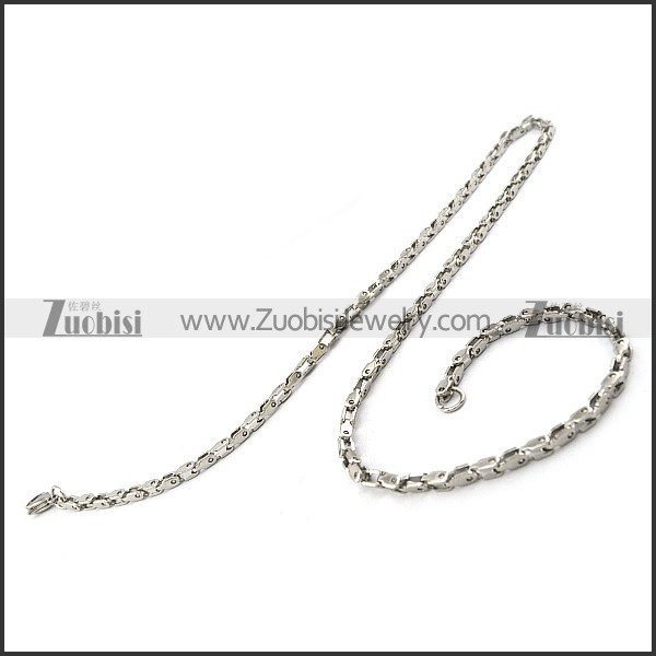 4MM Wide Stainless Steel Box Chain in 600MM Long n001525