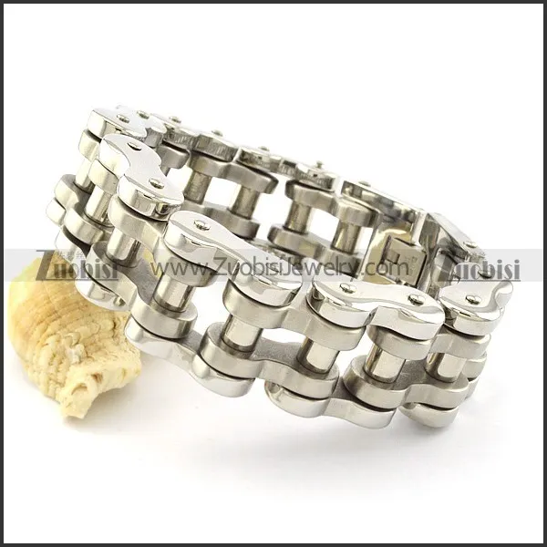 0.7 inch wide bike chain bracelet with partial matt and shiny finish in stainless steel -b001331-1