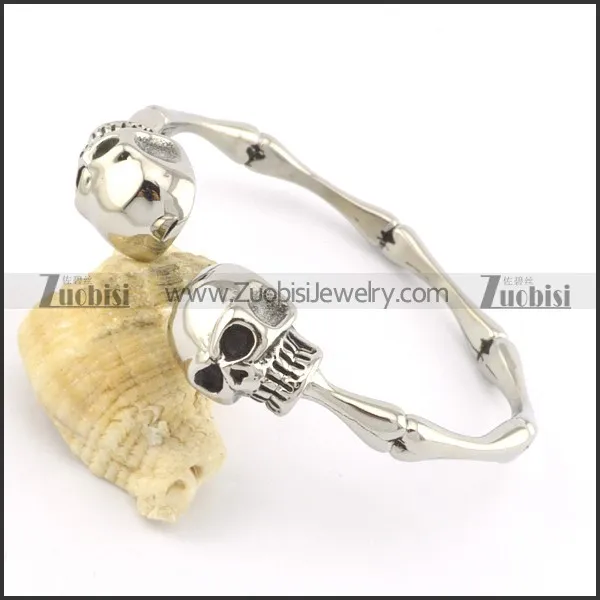 2 skull heads stainless steel bangle b001991