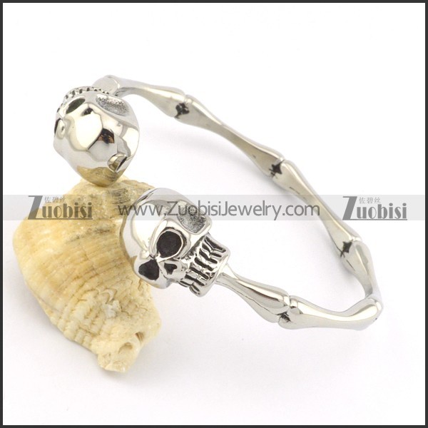 2 skull heads stainless steel bangle b001991