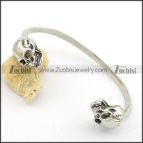 two skull heads on the both ends of bangle b002515