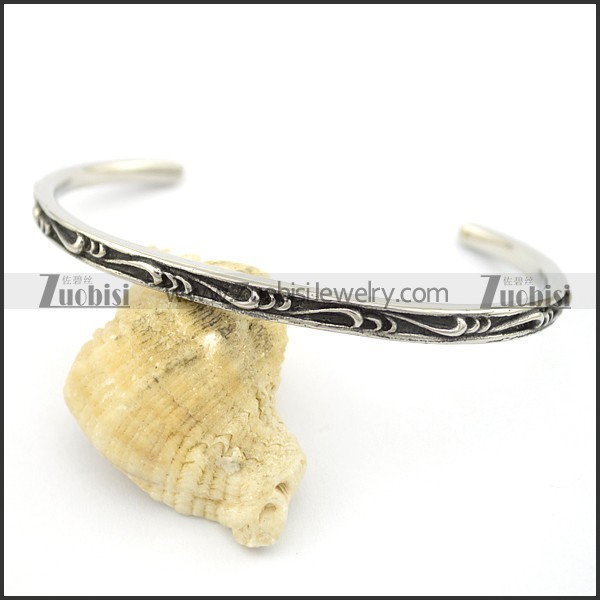 wave shaped pattern bangle b002526