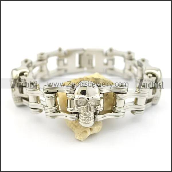 22.5cm long 3 skull heads motorcycle bike chain bracelet b002432