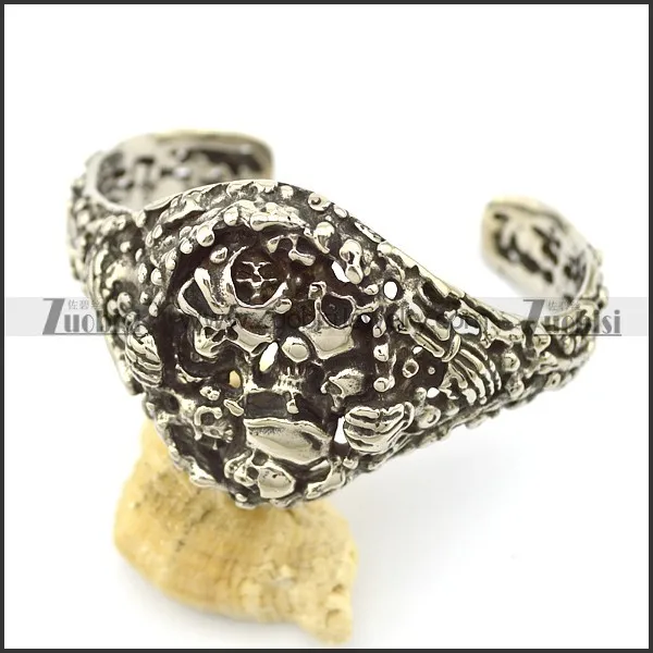 42 Wide Skull Theme Bangle for Men b003151