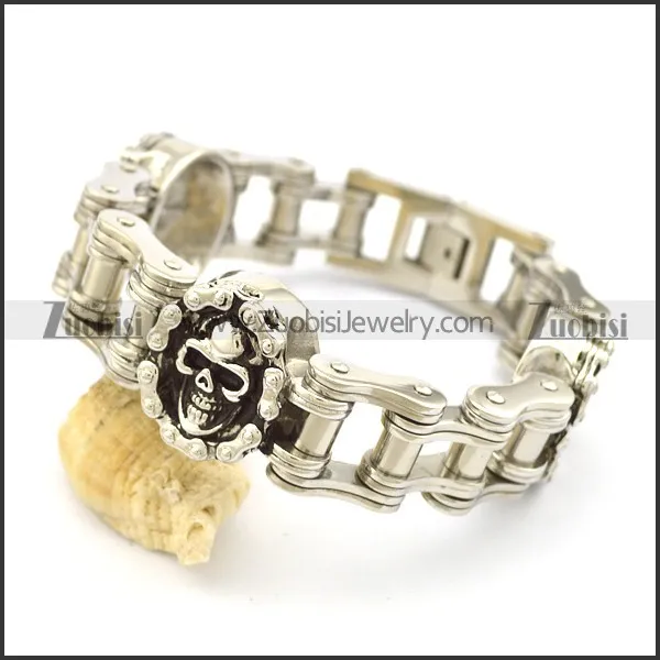 Bike Chain Bracelet with 3 Skull Chain Charms b003377