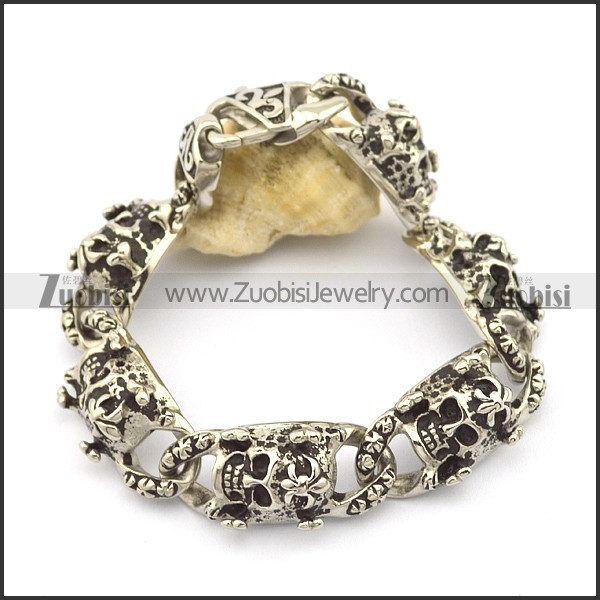 six big skull heads bracelet b002818