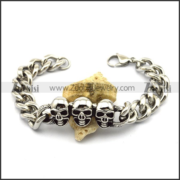 1.3cm Wide Chain Bracelet with 3 Skull Heads b003572