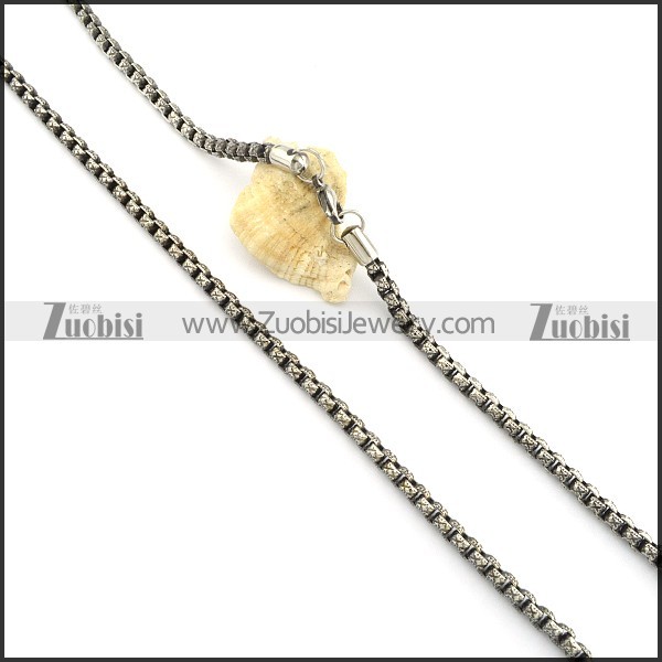 Functional Stainless Steel Stamping Necklace with Vintage-inspired Style -n000339