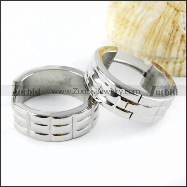 Silver Tone Stainless Steel Cutting Earring - e000004