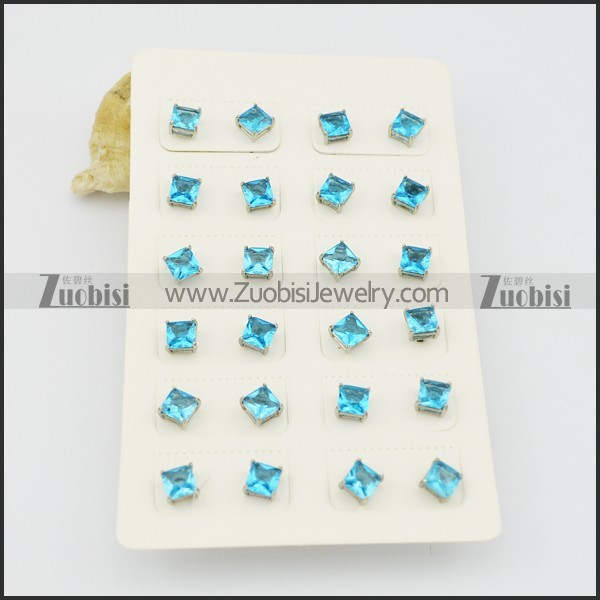 light blue square zircon post earring e000886