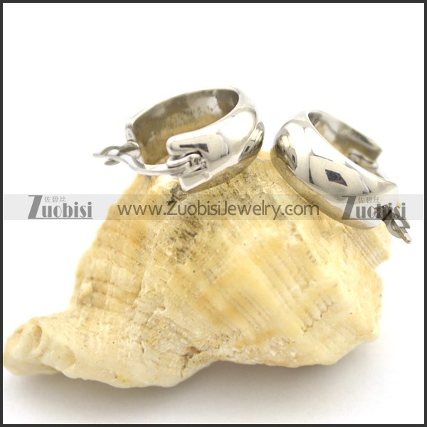 shiny shin stainless steel earring for girl e000914