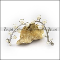 Leaf Shaped Earring with Creamy White Pearls e001145