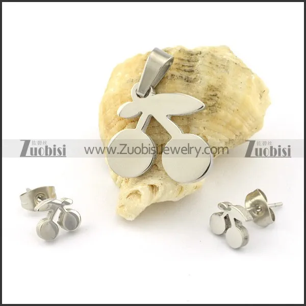 Lovely Jewelry Set in Stainless Steel Metal including Pendant an Earring -s000696