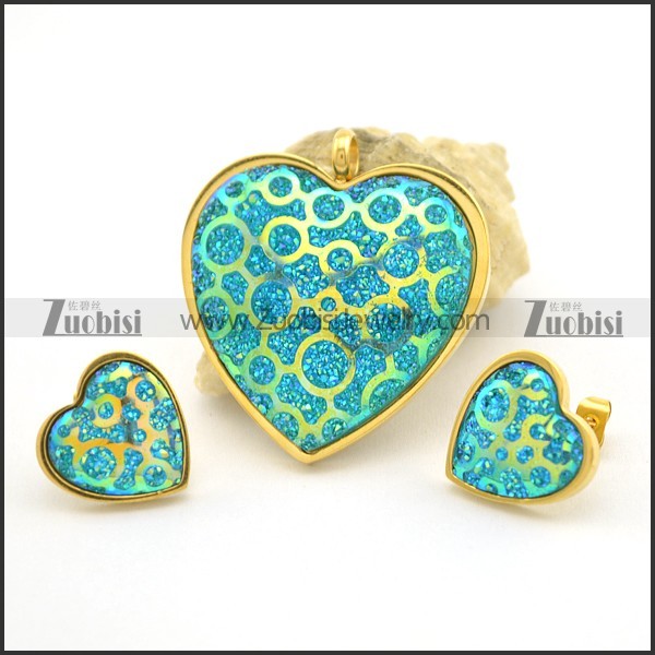 Emerald Green Heart Pendant and Earring Set in Gold Finishing s001032