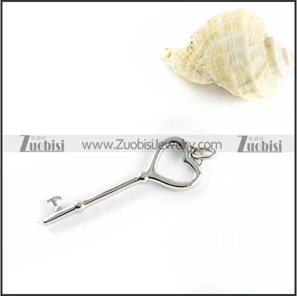 Silver Tone Key Stainless Steel Pendant in Heart shaped - p000113