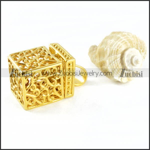 Small Box Pendant in Gold Stainless Steel - p000090