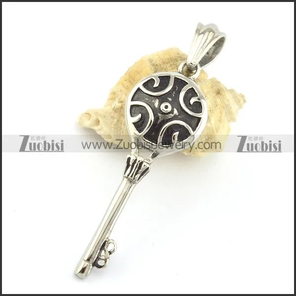 key pendnat with black epoxy p001577