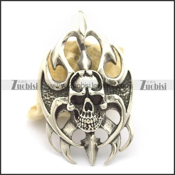 cool skull boomerang pendant p002034