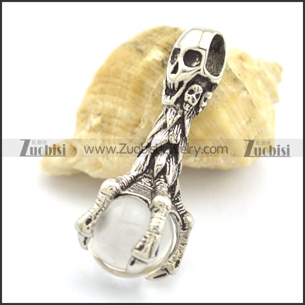 Little Skull Head Clutching Clear Stone p002150