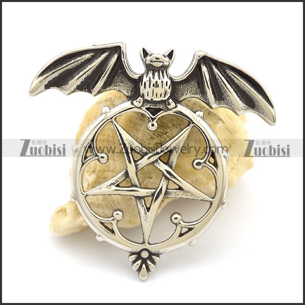 Small Bat Grasping Pentacle Pendant p002502