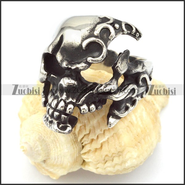 Stainless Steel Skull Ring - r000326