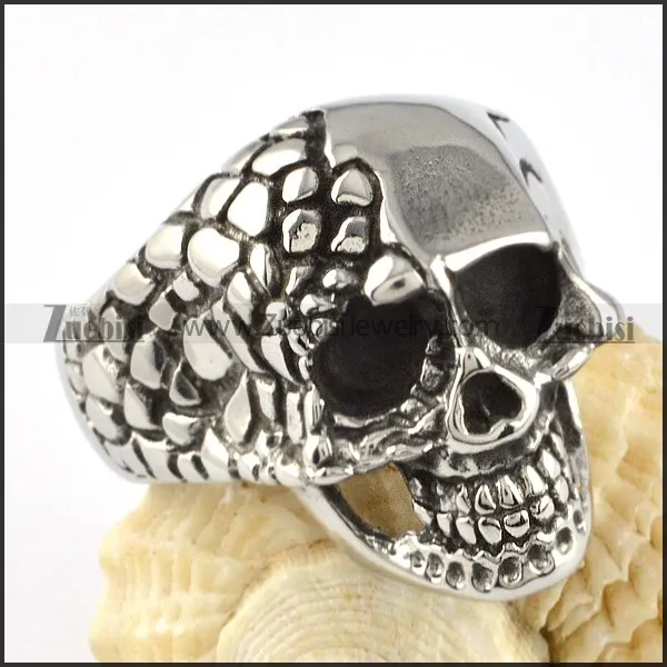 Stainless Steel Crease Skull Ring - r000060