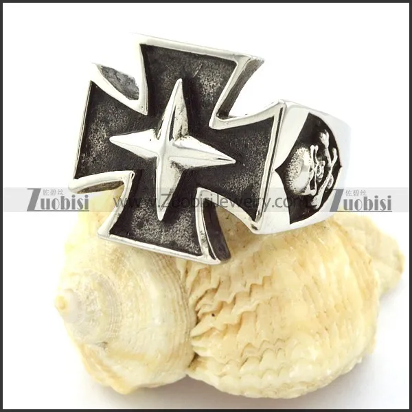 Mens Skull Ring in Stainless Steel for Motorcycle Bikers -r000750