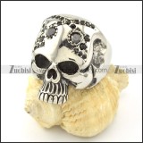 good looking skull ring with black rhinestoe r001135