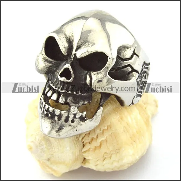 Mens Skull Ring in Stainless Steel for Motorcycle Bikers -r000747
