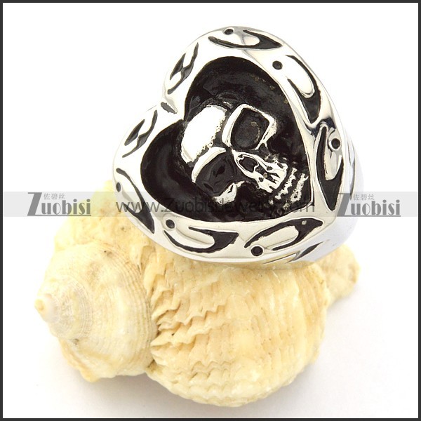 Heart Shaped Skull ring in Stainless Steel -r000694