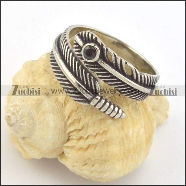 feather ring in stainless steel with 1 black stone r001382