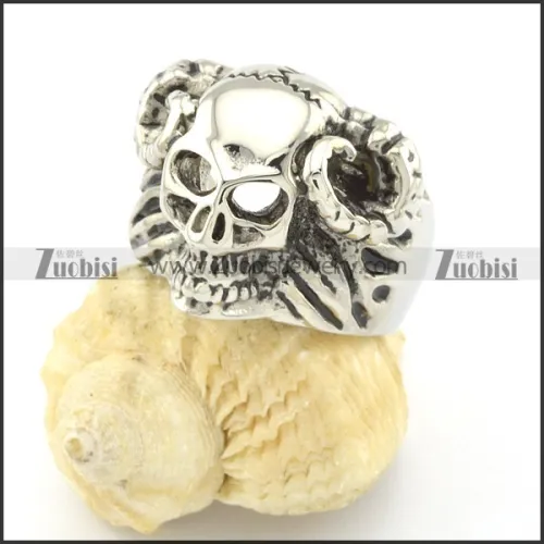 casting skull ring with 2 horns r001312