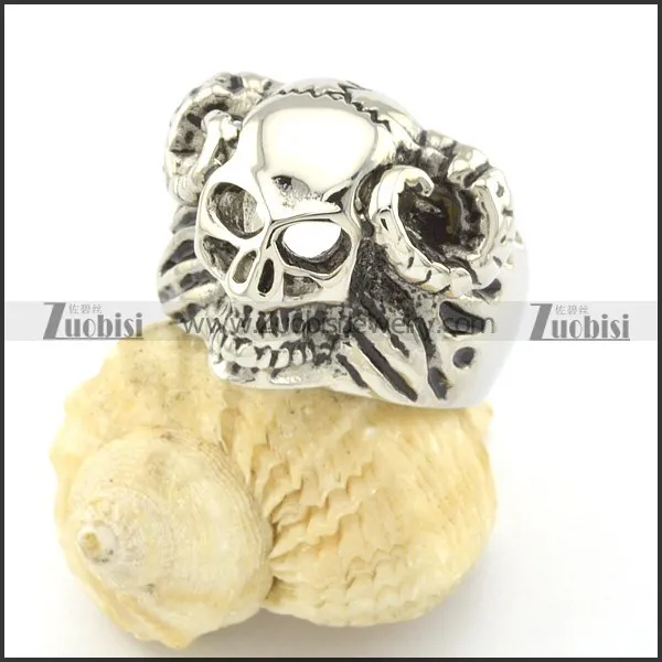 casting skull ring with 2 horns r001312