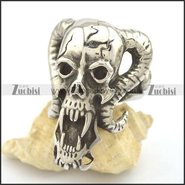 41mm long bloodsucker skull ring r002036